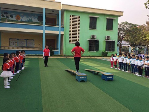 Lớp mẫu giáo lớn A5 hứng thú với hoạt động giáo dục thể chất.